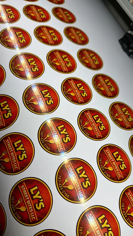 Pliego de stickers redondos para un restaurante